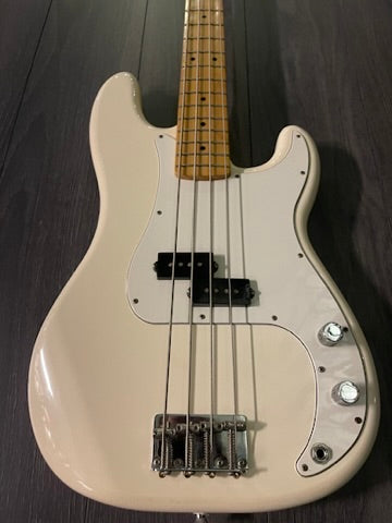 Fender Mexico Precision Bass Standard Guitar (Pre-Owned)