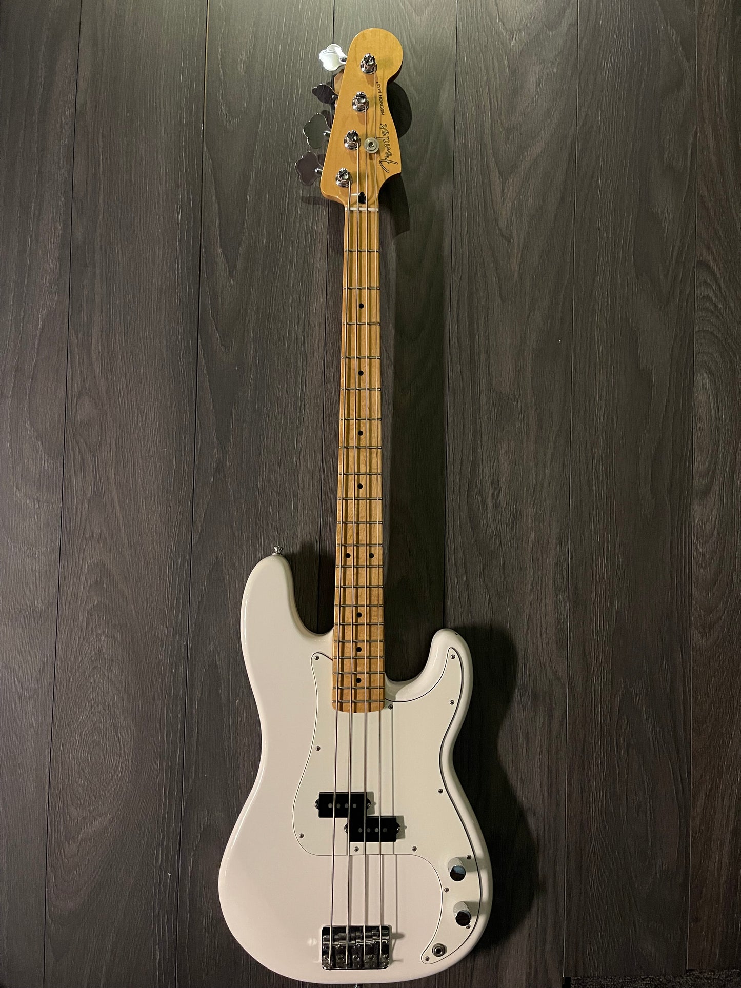 Fender Player Series Precision Bass Guitar (pre-owned)