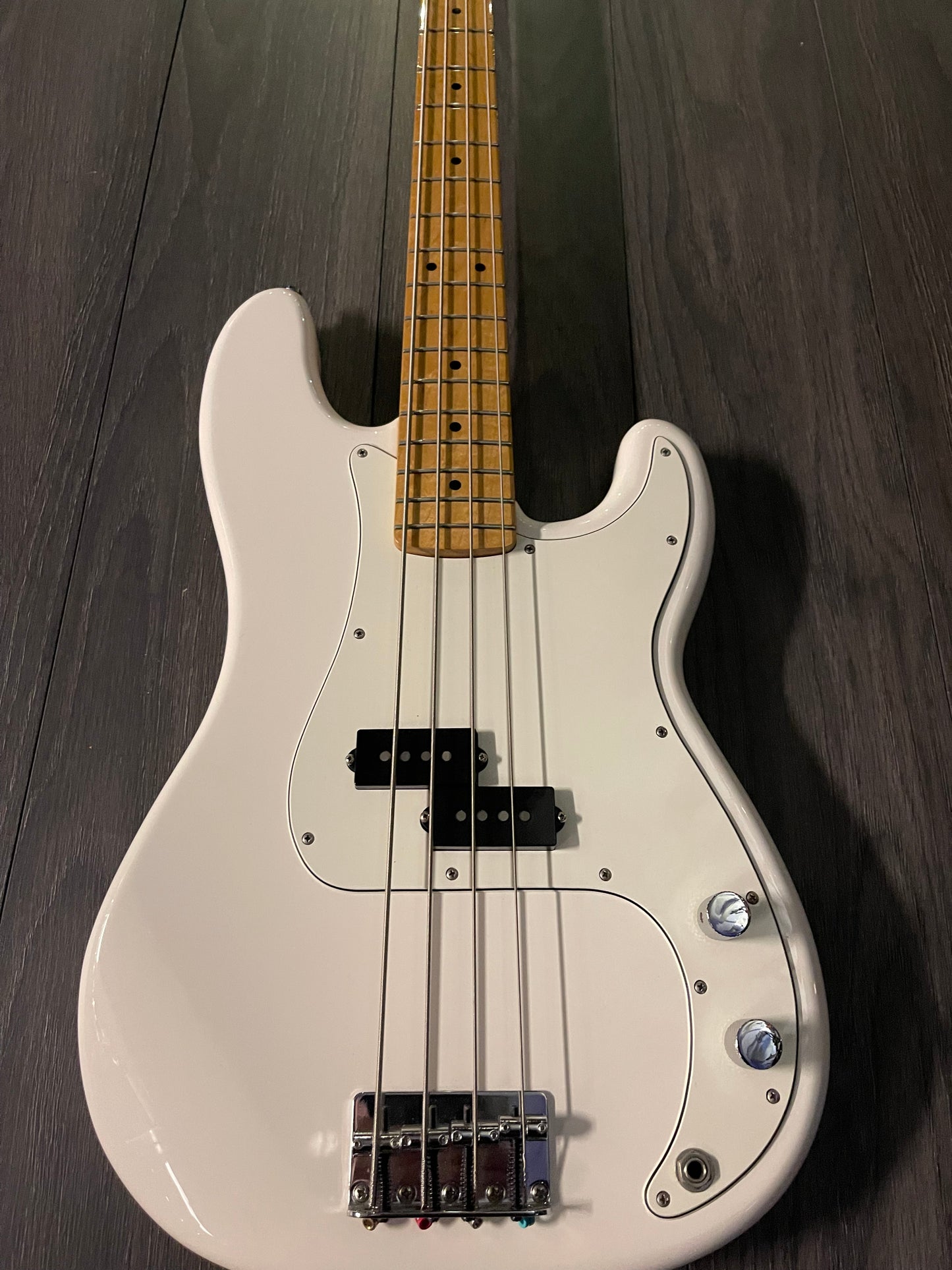 Fender Player Series Precision Bass Guitar (pre-owned)