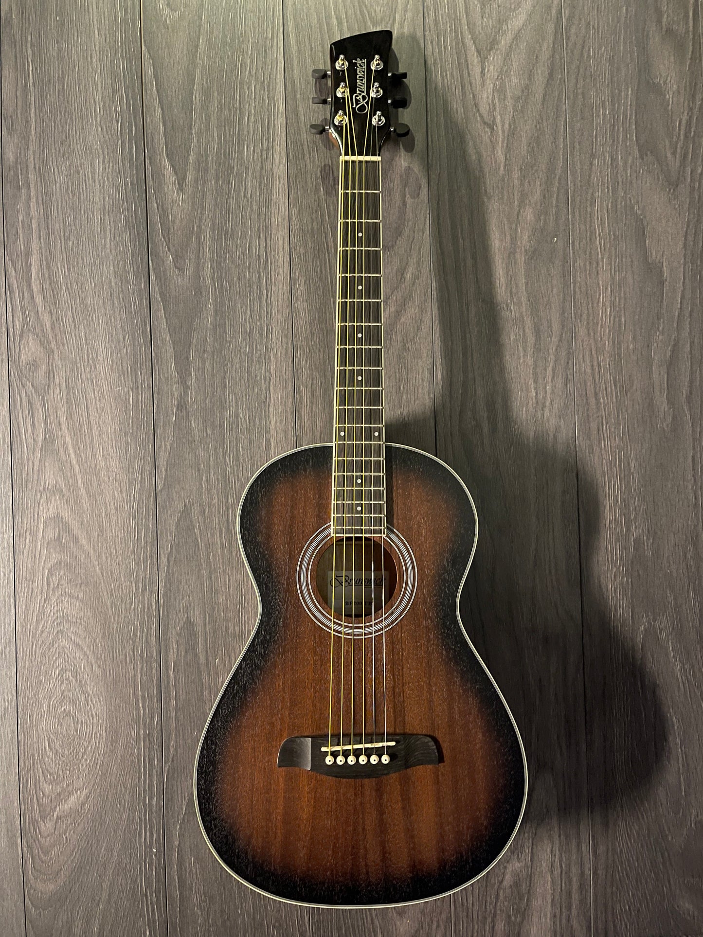 Brunswick Parlour guitar Tobacco Burst Satin
