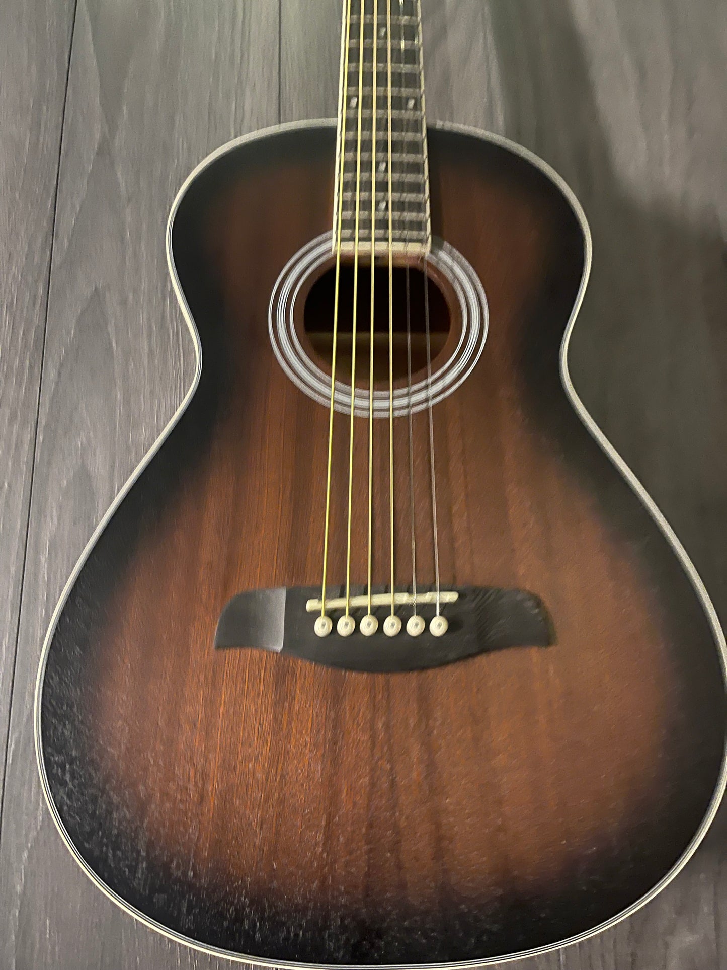 Brunswick Parlour guitar Tobacco Burst Satin