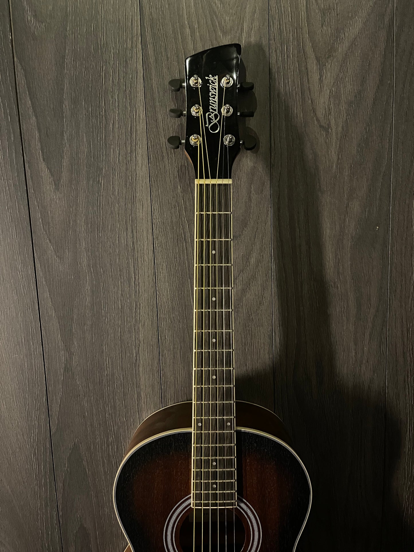Brunswick Parlour guitar Tobacco Burst Satin