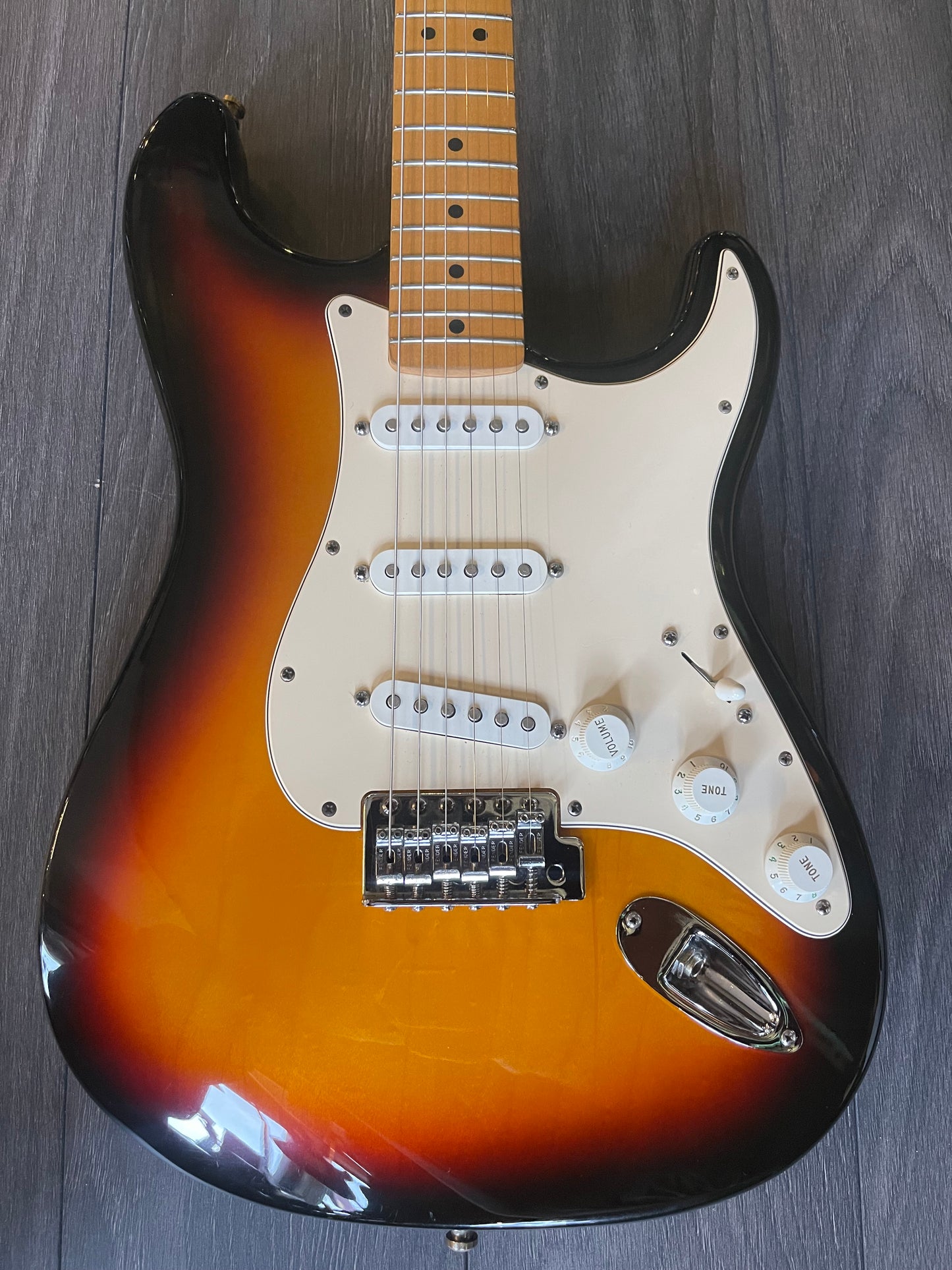 Fender Stratocaster Sun Burst Tabacco