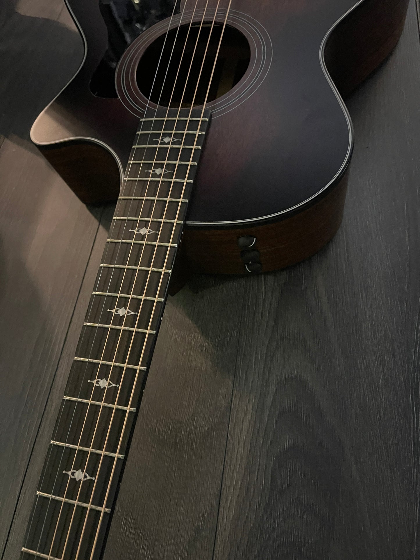 Taylor 322CE Grand Concert - Pre owned in Perfect Condition