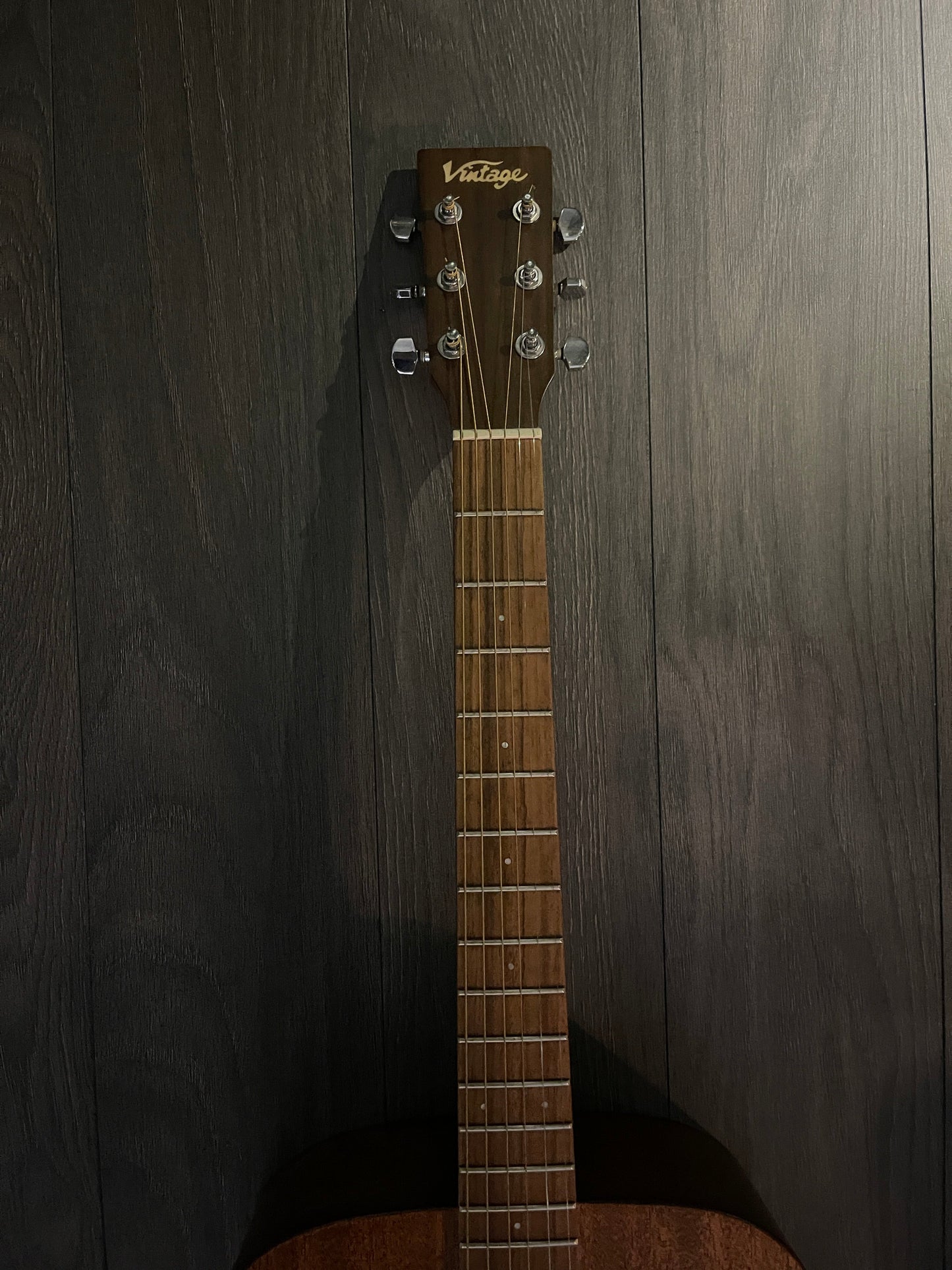 Vintage V400MH Dreadnought – Pre-Owned, Excellent Condition