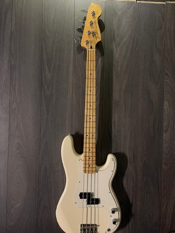 Fender Mexico Precision Bass Standard Guitar (Pre-Owned)