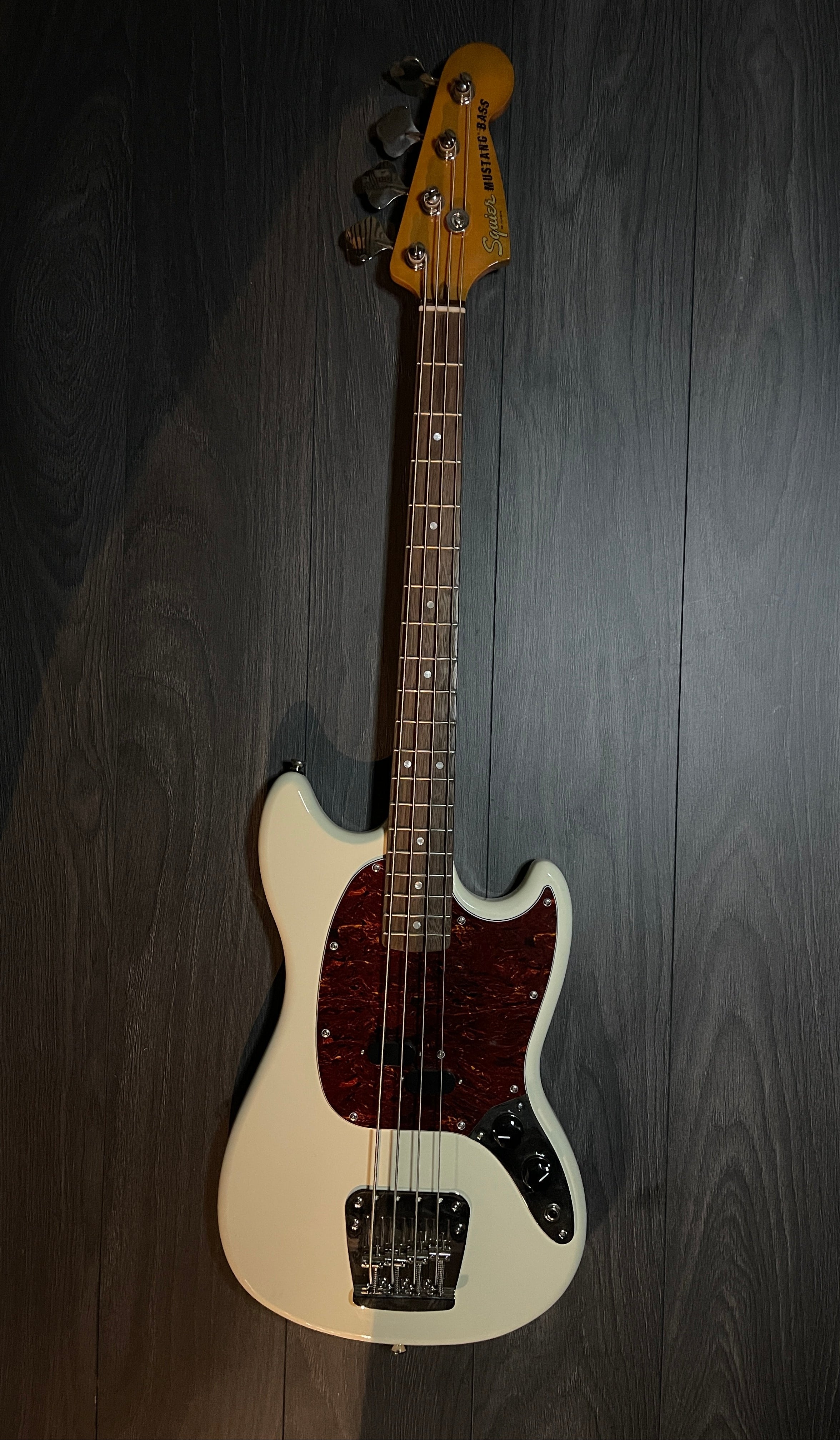 Squier by Fender Mustang Bass – Edinburgh Music Centre