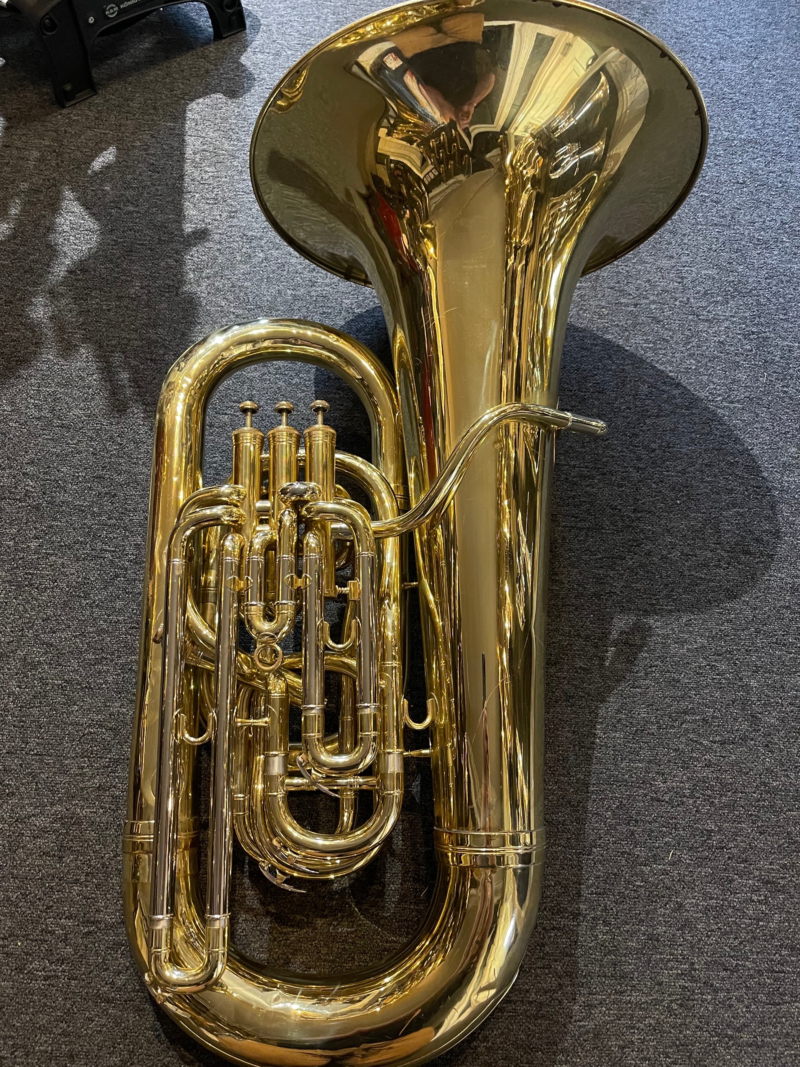 Besson deals sovereign tuba